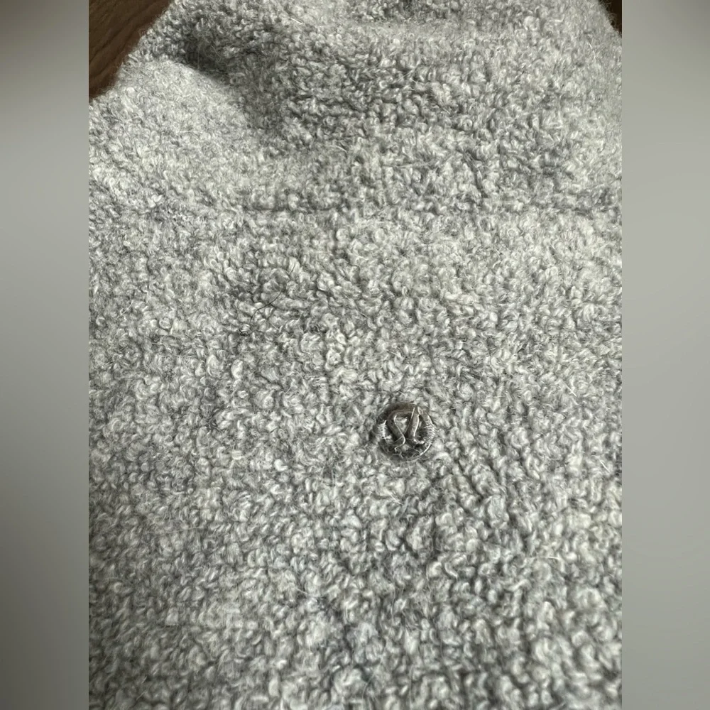 Lululemon So Sherpa cropped grey boucle jacket women’s size 6 - Picture 8 of 10